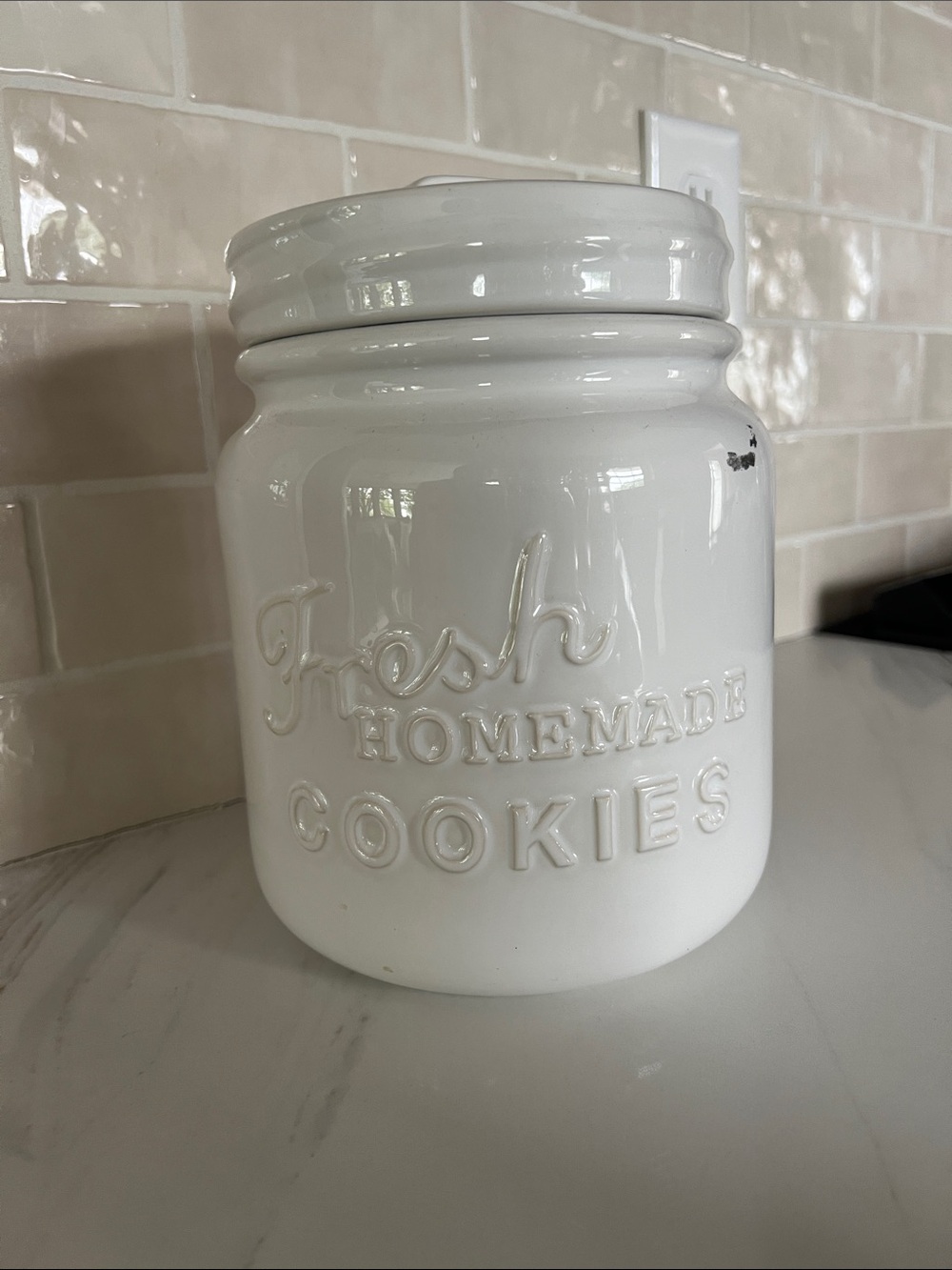 Crate&Barrel White Ceramic 'Fresh Homemade Cookies' Cookie Jar